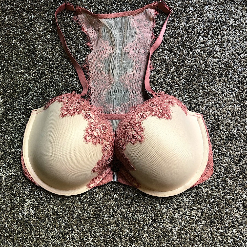 NWOT Victoria’s Secret Bra nude/pink